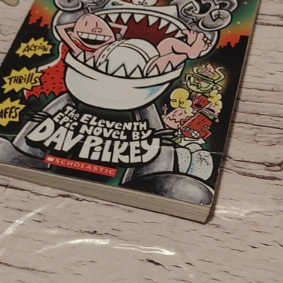 Captain Underpants: The Eleventh Epic Novel by Dav Pilkey - Picture 2 of 4